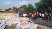 Ô tô con va chạm với xe tải trên cao tốc, 1 người tử vong