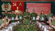 Công an tỉnh Lai Châu khen thưởng các đơn vị có thành tích trong truy bắt đối tượng truy nã