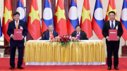 Vietjet trao thoả thuận tăng cường kết nối vận tải hàng không Việt Nam – Lào