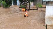 Công an tỉnh Sơn La “oằn mình” cứu người trong cơn mưa lũ