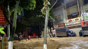 Cảnh sát PCCC & CNCH tỉnh Sơn La hỗ trợ dân ứng phó với mưa bão trong đêm