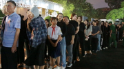 TP Hồ Chí Minh: Hàng chục ngàn người dân đến viếng Tổng Bí thư Nguyễn Phú Trọng trong đêm