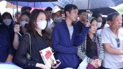 Người dân nghẹn ngào chờ tiễn biệt đồng chí Tổng Bí thư Nguyễn Phú Trọng tại Nghĩa trang Mai Dịch