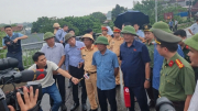 Phó Chủ tịch Quốc hội đến hiện trường vụ sập cầu Phong Châu chỉ đạo tìm kiếm nạn nhân