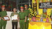 Truy tặng Huân chương Bảo vệ Tổ quốc hạng Nhì cho Trung tá Trần Quốc Hoàng