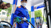 Giá xăng dầu đồng loạt tăng mạnh