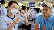 Chủ doanh nghiệp chủ động tiêm vaccine sốt xuất huyết bảo vệ người lao động