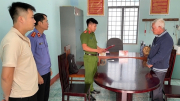 “Nổ” là nhà báo quen biết rộng, thân nhiều VIP để lừa chạy án