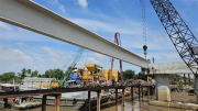 Gác dầm cầu Đại Ngãi 2 phía bờ Cù Lao Dung
