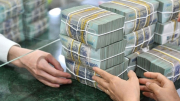 Thu ngân sách lần đầu tiên vượt mốc 2 triệu tỷ đồng