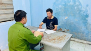Bắt khẩn cấp đối tượng say xỉn chống người thi hành công vụ