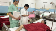 Dựng nêu đón Tết, hai vợ chồng và 3 người hàng xóm bị điện giật
