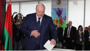 Tổng thống Belarus Lukashenko trên đà thắng áp đảo bầu cử