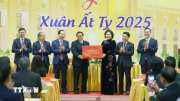 Thủ tướng chúc mừng năm mới 2025 và giao nhiệm vụ cho ngành Ngân hàng