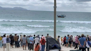Hai nam sinh mất tích khi tắm biển