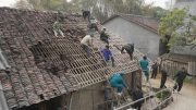 Công an Cao Bằng giúp dân xóa nhà tạm, nhà dột nát