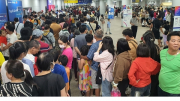 Làm thủ tục cấp thẻ căn cước và tài khoản định danh điện tử cho người dân ngay tại nhà ga Metro