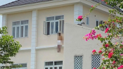 Nam thanh niên tử vong trong tư thế treo cổ ở biệt thự