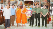 Công an Sóc Trăng chúc Tết cổ truyền Chôl Chnăm Thmây của đồng bào Khmer