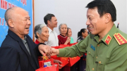 Bài 1: Bộ Công an gương mẫu đi đầu