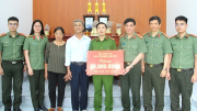 Trao kinh phí hỗ trợ xây mới nhà ở cho gia đình Đại uý Thào Quốc Việt