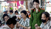 Niềm vui chờ ngày đặc xá