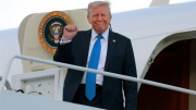 Ông Trump muốn đánh thuế phim nước ngoài để vực dậy Hollywood