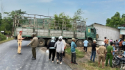 Tài xế xe tải tông nhà dân khiến 2 cháu nhỏ thương vong vừa bị khởi tố về tội đánh bạc