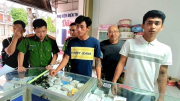 Bắt nhanh 2 đối tượng vào nhà thờ cướp tài sản
