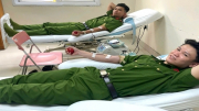 Cảnh sát kịp thời hiến máu cứu nữ bệnh nhân qua cơn nguy kịch