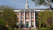 Mỹ thu hồi giấy phép tuyển du học sinh của Harvard