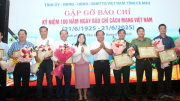Văn phòng Thường trú và Phóng viên Báo CAND tại ĐBSCL được UBND tỉnh Cà Mau tặng Bằng khen