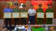 Khen thưởng nhiều tập thể, cá nhân tham gia chuyên án triệt phá tổ chức đánh bạc quy mô lớn
