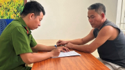 Lái xe vào đường cấm còn chống người thi hành công vụ