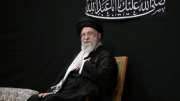 Lãnh tụ tối cao Iran Ali Khamenei tái xuất công khai