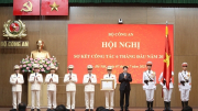 Trao Huân chương cao quý tặng Bộ Công an và các tập thể, cá nhân xuất sắc