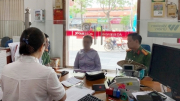 Giao dịch viên Agribank Chi nhánh Hà Tây kịp thời ngăn chặn vụ lừa đảo, bảo vệ tài sản cho cụ bà