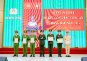 Thưởng nóng các đơn vị phá án nhanh vụ bắt giữ người trái pháp luật