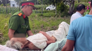 Công an xã xuyên đêm tìm kiếm cụ bà đi lạc trong rừng