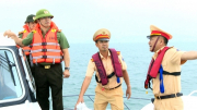 Công an các địa phương hỗ trợ người dân phòng, chống bão số 3