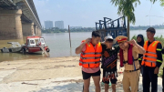 Cảnh sát cứu nam thanh niên nhảy cầu tự tử vì áp lực cuộc sống