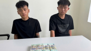 Khách nước ngoài tra tay vào “lắc bạc” vì trộm tiền và nhẫn vàng của đồng hương