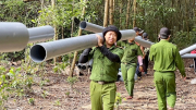 Giúp dân đưa nước về vùng cao