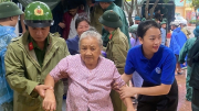 Công an Nghệ An: Trực 100% quân số, bám địa bàn, hỗ trợ nhân dân phòng, chống bão