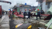 Công an Hưng Yên bám địa bàn, kịp thời giúp dân ứng phó với mưa bão