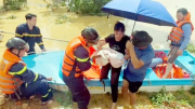Những người lính với sứ mệnh thiêng liêng giữa tâm bão số 10