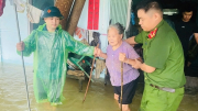 Công an tỉnh Cao Bằng kiên cường giúp dân vượt mưa bão