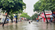 Thoát nước ở Hà Nội “bất lực” trước mưa lớn?