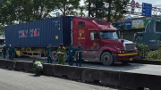 Va chạm xe container, nữ sinh tử vong trên đường đến trường