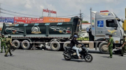 Hai nữ sinh gặp nạn khi va chạm với xe đầu kéo
